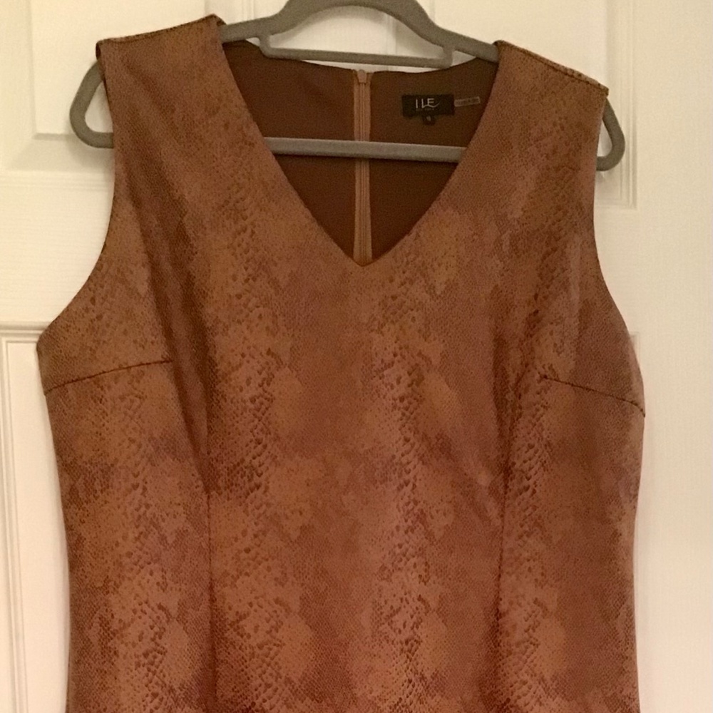 ILE New York Sleeveless Camel Caramel Reptile Print lined dress 16 SEXY CHIC